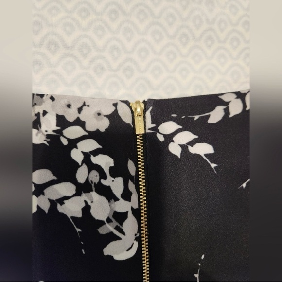 Calvin Klein Elegant Black and White Floral Dress Size 12 - Picture 10 of 12
